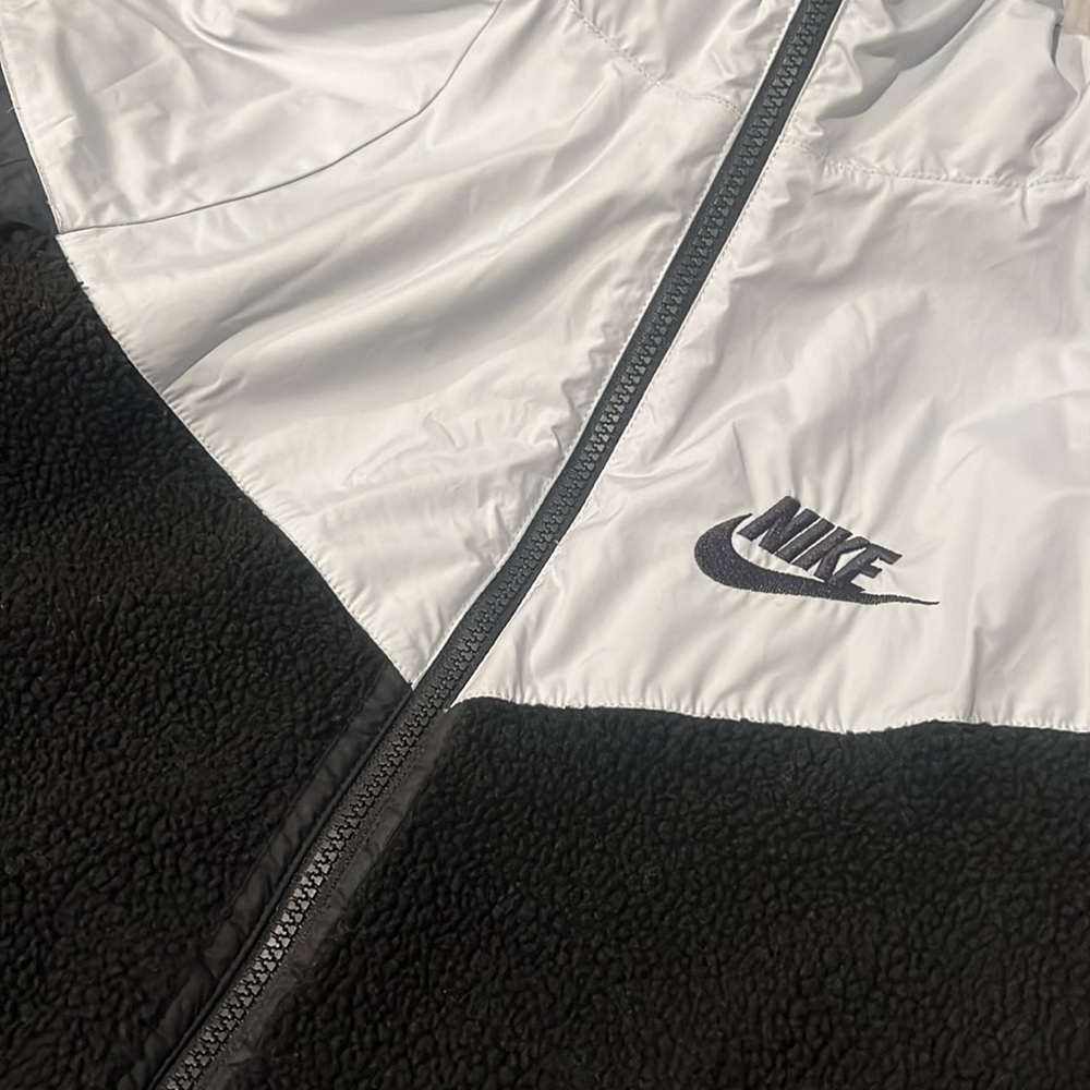 Nike Jacket - Picture 2 of 4